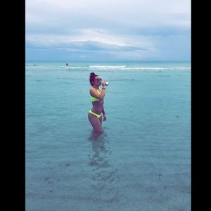 Meet your Posher, Tesa